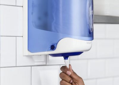 Tork Reflex™ laponkénti adagolású belső magos adagoló kék